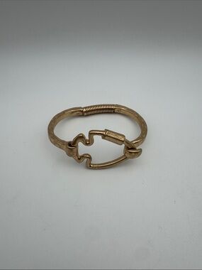 Chiefs Gold-Tone Hook Detail Women’s Bracelet